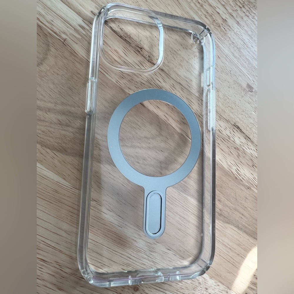 Speck Presidio Mag Safe Clear Case for iPhone 15 see pics like new